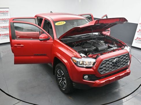 Used 2023 Toyota Tacoma TRD Sport w/ Black Out Package (TMS) image 40