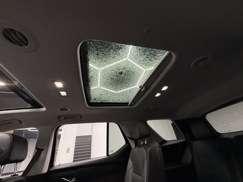 Used 2021 Chevrolet Traverse Premier image 25