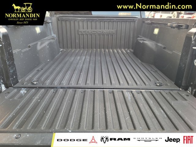 Used 2025 Toyota Tacoma SR5 AWD/4WD image 19