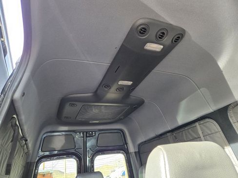 Used 2019 Mercedes-Benz Sprinter 2500 image 21