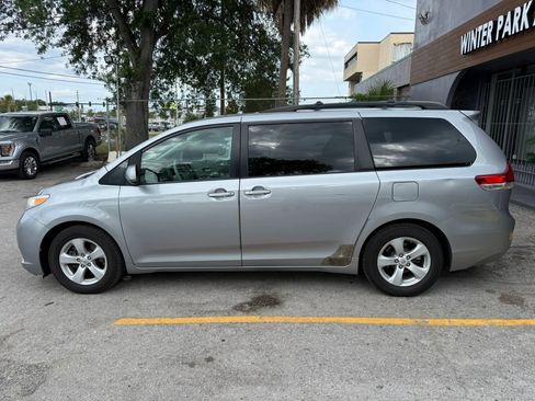 Used 2011 Toyota Sienna LE FWD image 6