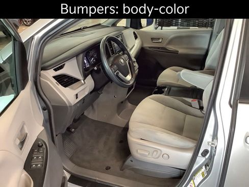 Used 2019 Toyota Sienna LE FWD image 13