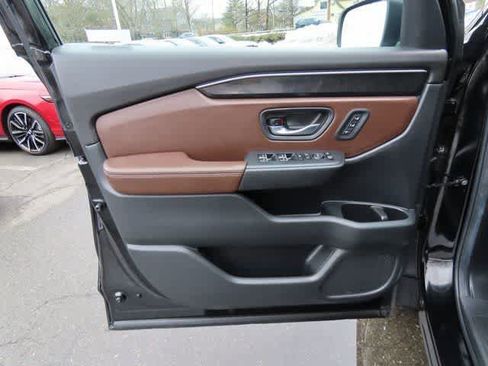 Certified 2025 Honda Pilot Elite image 18