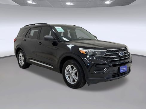 Certified 2022 Ford Explorer XLT RWD image 7