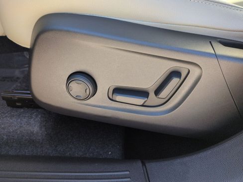 New 2025 Volvo XC40 B5 Ultra w/ Climate Package image 14