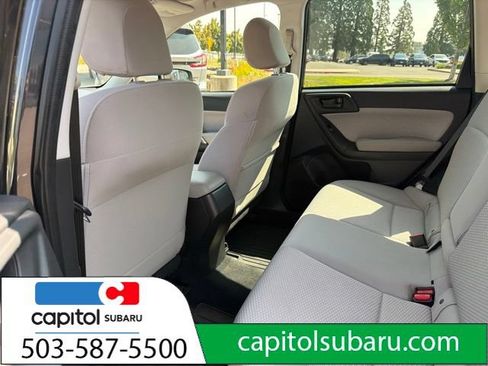 Used 2017 Subaru Forester 2.5i Premium AWD/4WD image 12