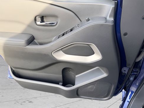 Used 2022 Nissan Frontier SV image 22