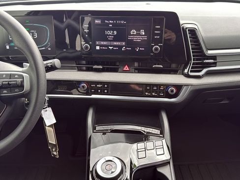 Used 2024 Kia Sportage LX image 19