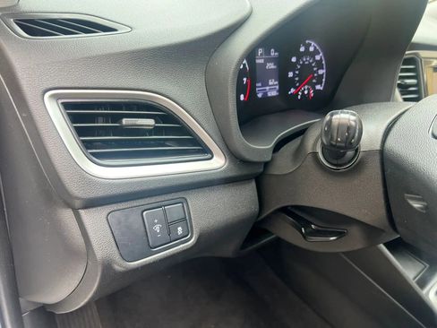 Used 2022 Hyundai Accent SE FWD image 13