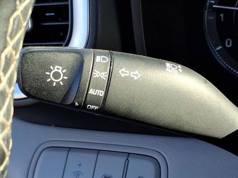 Used 2022 Hyundai Venue SEL image 21