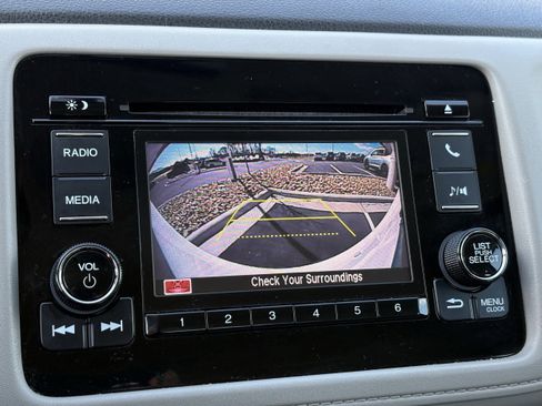 Used 2021 Honda HR-V LX image 21