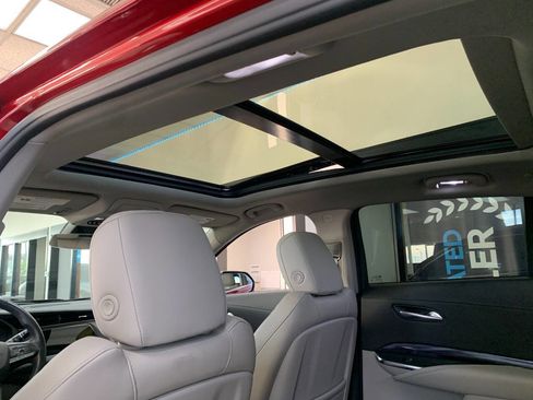 Used 2023 Cadillac XT4 Luxury w/ Cold Weather Package image 8