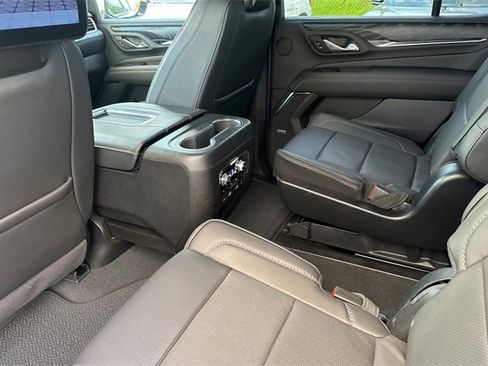 Used 2024 GMC Yukon Denali w/ Advanced Technology Package image 12