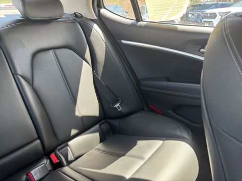 Used 2025 Genesis G70 2.5T AWD/4WD image 36
