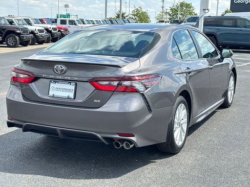 Used 2024 Toyota Camry SE FWD image 3