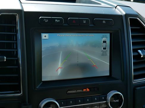 Used 2018 Ford Expedition Limited w/ Driver Assistance Package AWD/4WD image 28