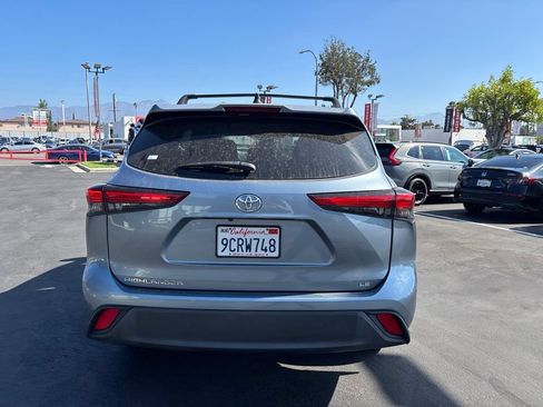 Used 2022 Toyota Highlander LE FWD image 5
