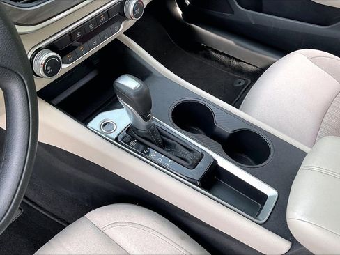 Used 2025 Nissan Altima 2.5 SV FWD image 29