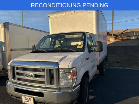 Used 2018 Ford E-350 and Econoline 350 Super Duty image 3
