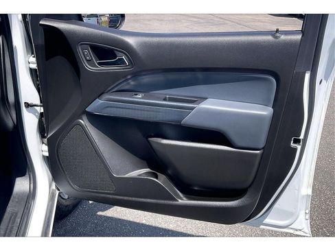 Used 2017 Chevrolet Colorado Z71 AWD/4WD image 25