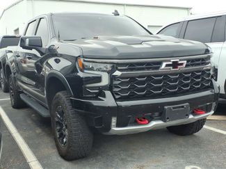 Used 2023 Chevrolet Silverado 1500 ZR2 w/ Technology Package AWD/4WD video 1