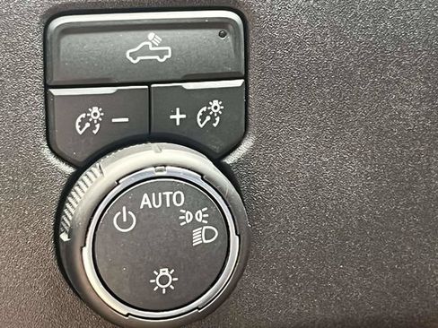 Used 2022 Chevrolet Silverado 1500 LT AWD/4WD image 33