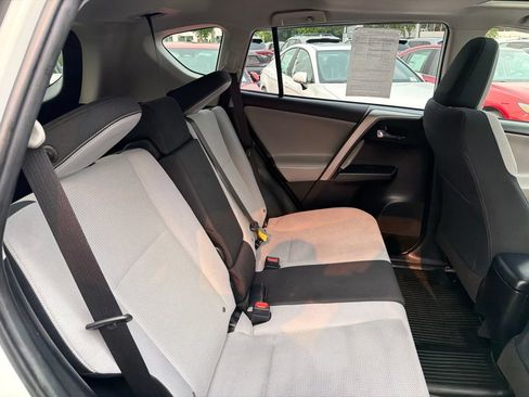 Used 2018 Toyota RAV4 XLE AWD/4WD image 14
