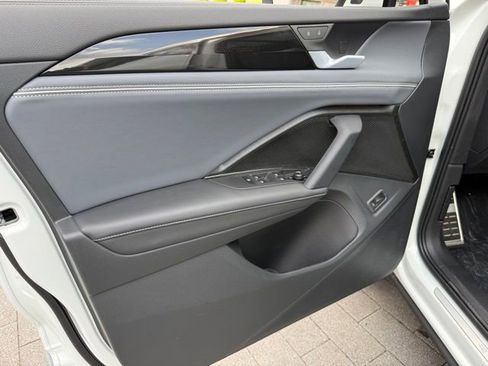 New 2026 Volkswagen Tiguan SEL R-Line AWD/4WD image 9