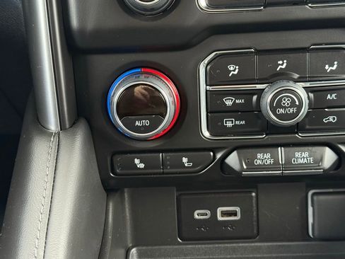 Used 2024 Chevrolet Suburban LT image 34