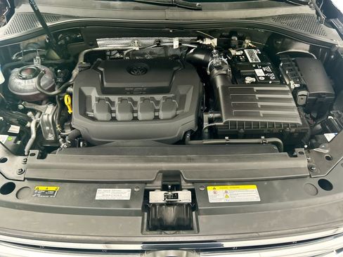 Used 2023 Volkswagen Tiguan SE w/ Panoramic Sunroof Package FWD image 28