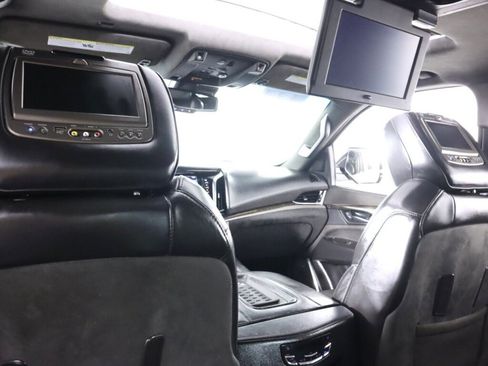 Used 2016 Cadillac Escalade ESV Platinum AWD/4WD image 33