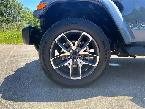 Used 2024 Jeep Wrangler Unlimited w/ Convenience Group AWD/4WD image 7