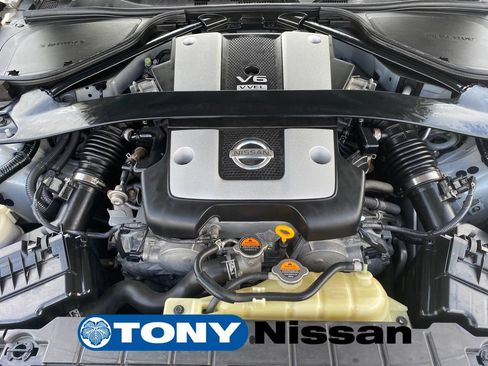 Used 2017 Nissan 370Z Coupe RWD image 9