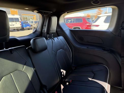 New 2026 Chrysler Pacifica Limited w/ S Appearance Package AWD/4WD image 14