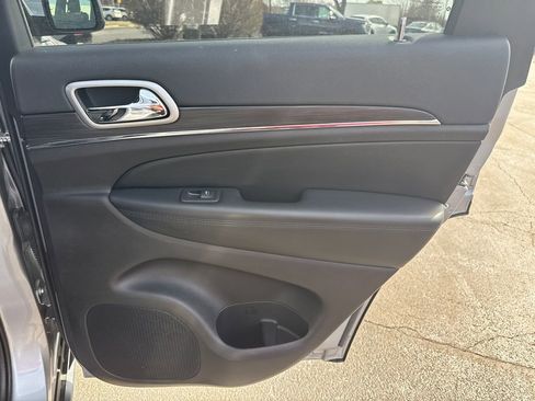 Used 2021 Jeep Grand Cherokee Limited image 37