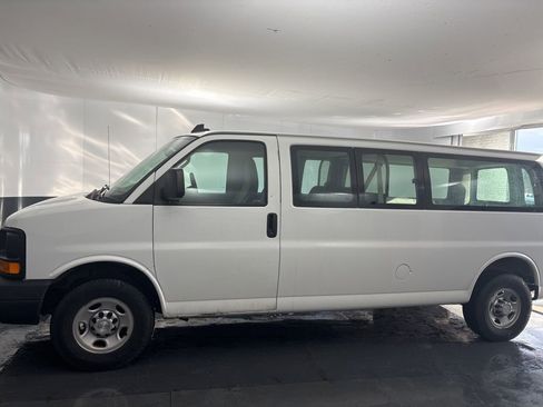 Used 2016 Chevrolet Express 2500 Extended image 4