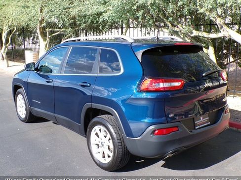 Used 2018 Jeep Cherokee Latitude Plus FWD image 7