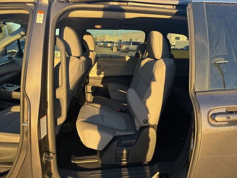 Used 2024 Toyota Sienna LE image 11