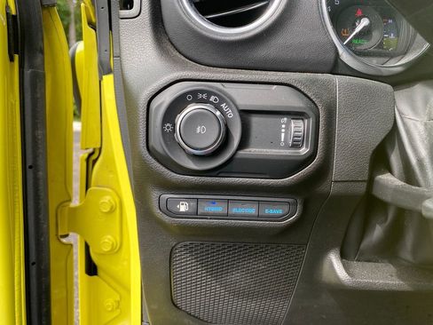 Used 2023 Jeep Wrangler Sahara image 14