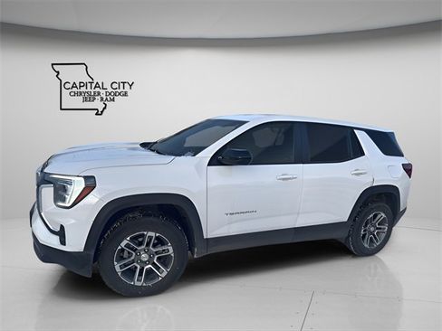 Used 2025 GMC Terrain Elevation image 2