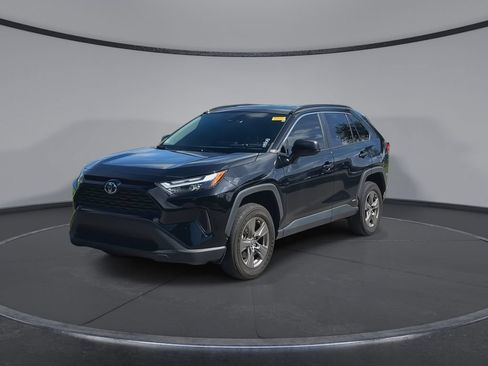 Used 2024 Toyota RAV4 LE AWD/4WD image 4