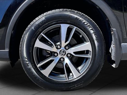 Used 2018 Toyota RAV4 XLE AWD/4WD image 11