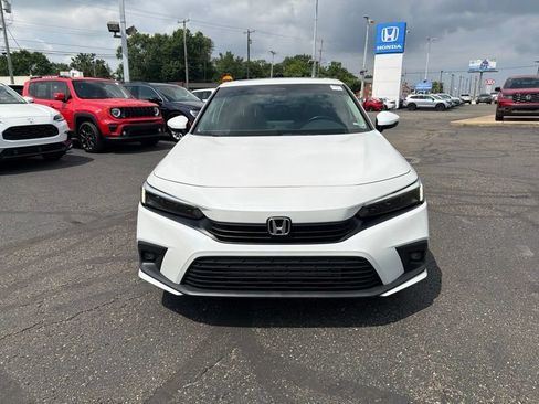 Used 2024 Honda Civic Touring image 2