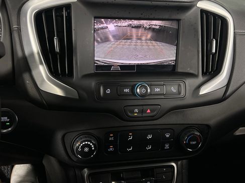 Used 2024 GMC Terrain SLE image 16