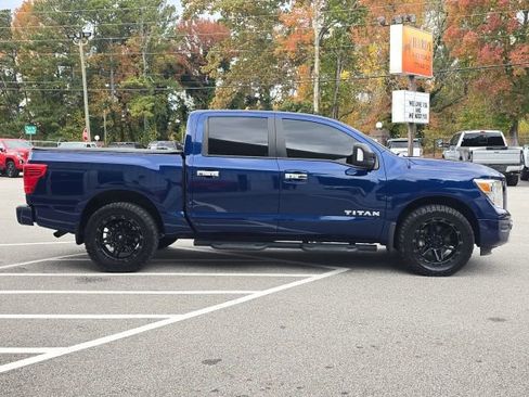 Used 2021 Nissan Titan SV w/ SV Convenience Package image 6