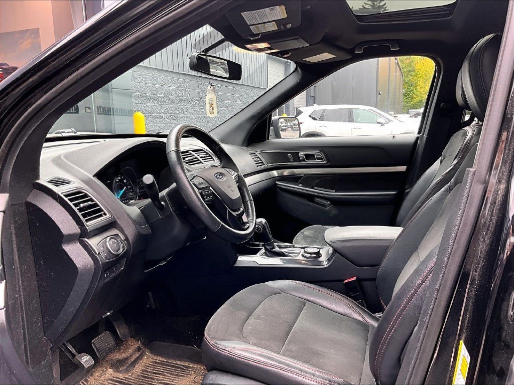 Used 2018 Ford Explorer XLT w/ Equipment Group 202A AWD/4WD image 6