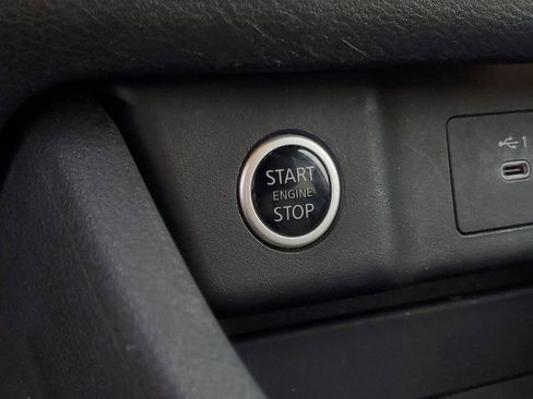 Used 2022 Nissan Rogue SV image 17