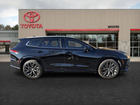 Certified 2025 Toyota Crown Signia w/ Advanced Technology Package image 4