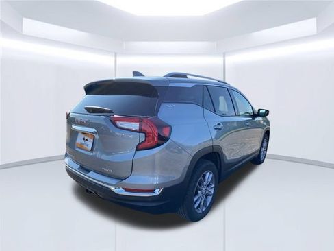 Used 2024 GMC Terrain SLT AWD/4WD image 8