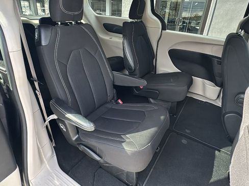 Used 2023 Chrysler Voyager LX image 20